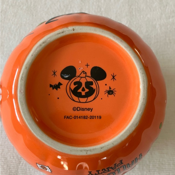 Disney Parks 2020 Halloween Mug. Minnie and Mickey - Picture 3 of 3